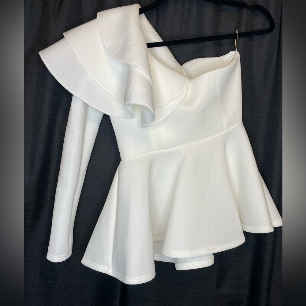 One sleeve blouse.